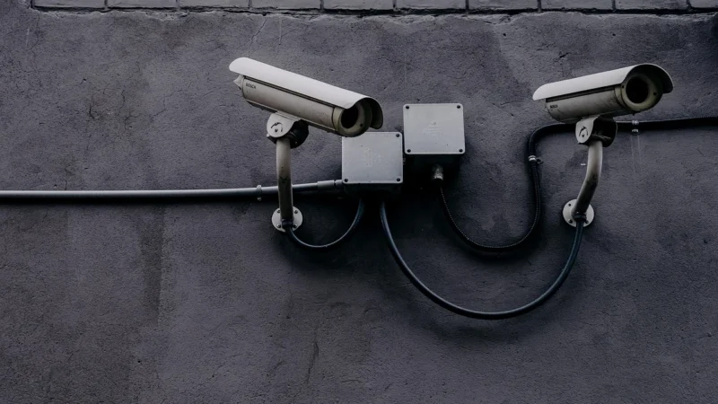 Nowoczesny monitoring z tubowymi kamerami Hikvision dla Twojego bezpieczeństwa